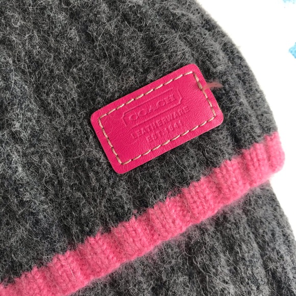 Coach hat and scarf - Picture 2 of 5